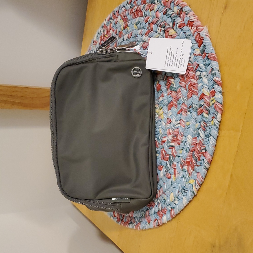New Lululemon Everywhere Belt Bag Large 2L in Grey Sage Green